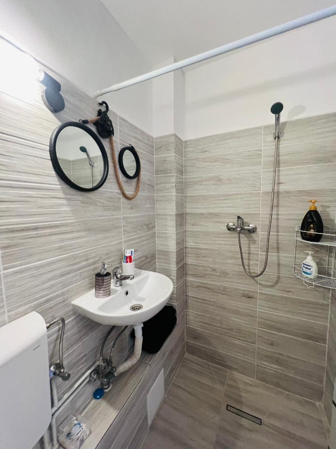 Miha Modern And Central Apartament Arad Exterior photo
